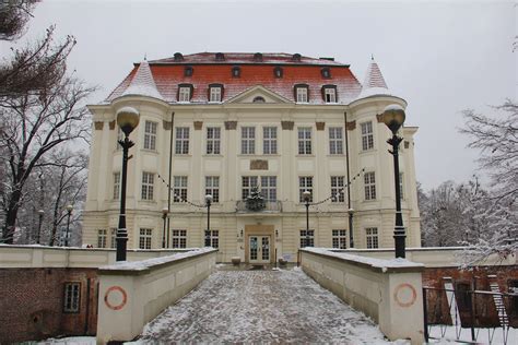 Leśnica Castle .